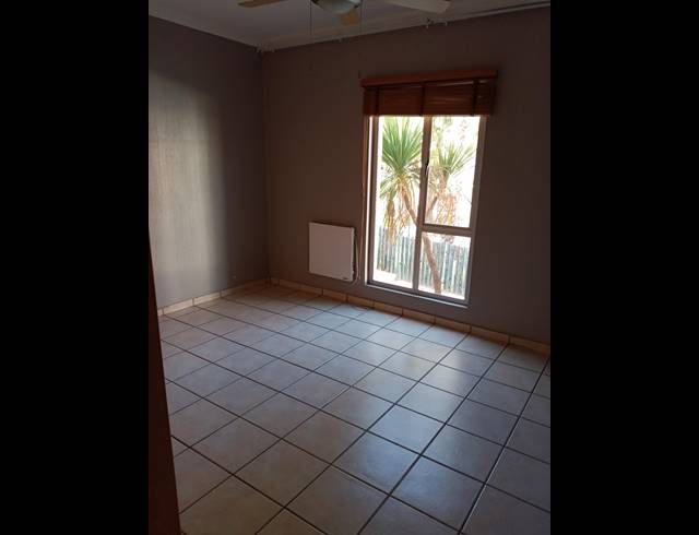 2 BEDROOM APARTMENT FOR SALE IN SUNNINGHILL